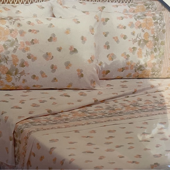 Vintage NOS 3 Piece Twin Bed Sheet Set w/ Begonias - Made In USA - Picture 2 of 4